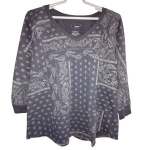 2/$10 Like new! Sonoma gray and white 3/4 sleeves casual shirt